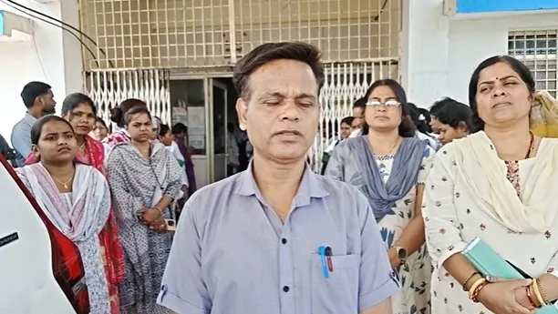 Singrauli News: BMO पर मनमानी और भेदभाव के आरोप, कर्मचारियों ने CMHO से की सामूहिक शिकायत