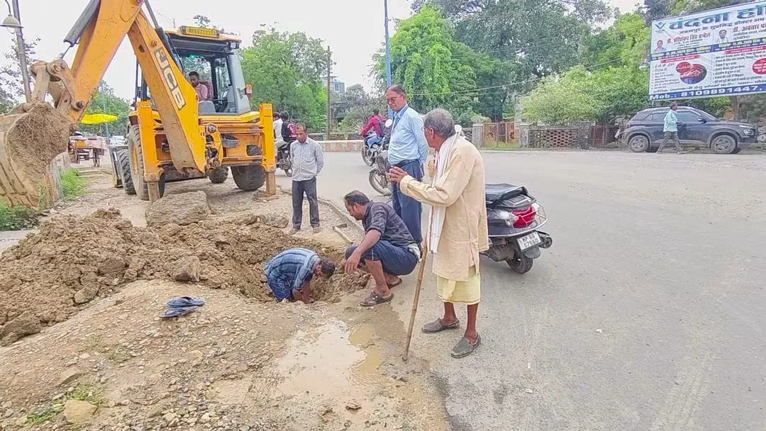 Singrauli News: पाइपलाइन लीकेज से रोजाना बह रहा था लाखों लीटर पानी, निगम ने कराया सुधार